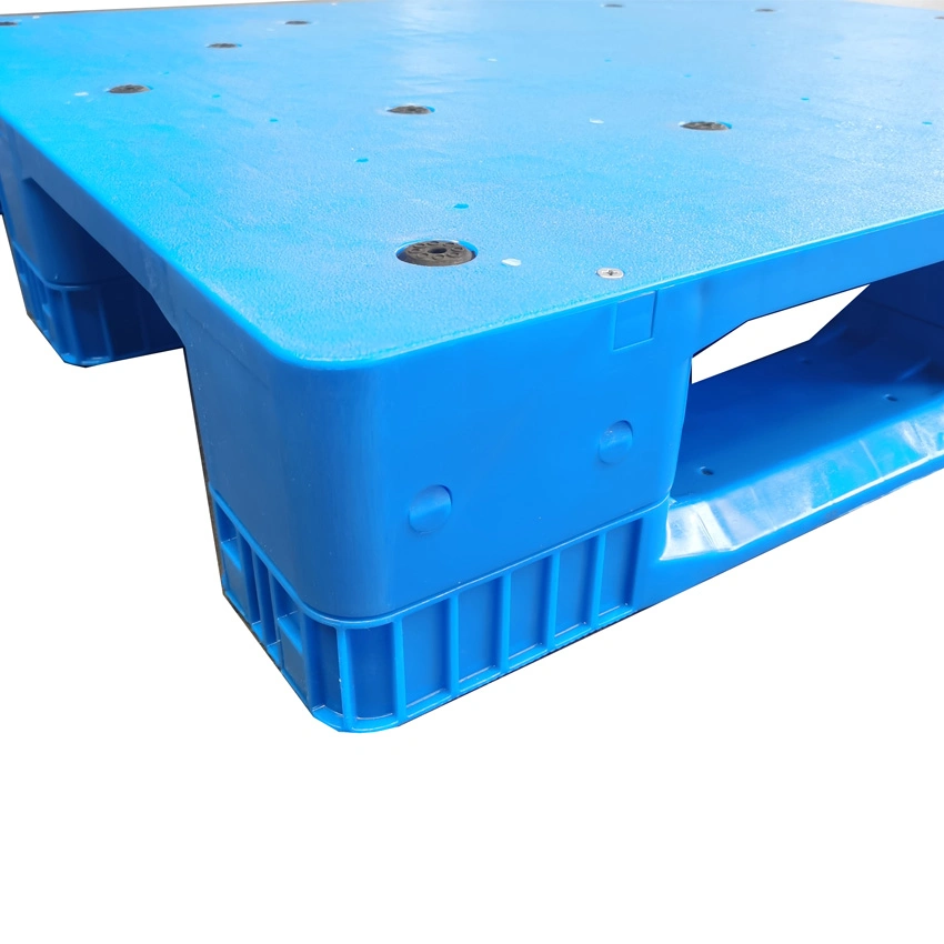 China Factory Cheap Price Steel Tube Reinforced Closed Flat Top 3 Skates Flat Bottom Plastic Pallet